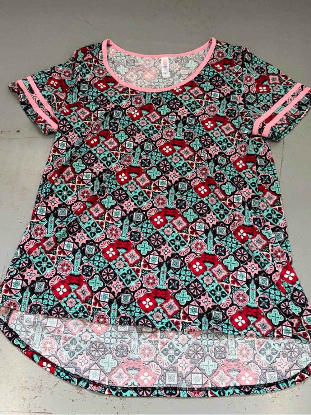 LuLaRoe Floral Geometric Classic Tee Shirt Top in Pink, Red & Teal size Large